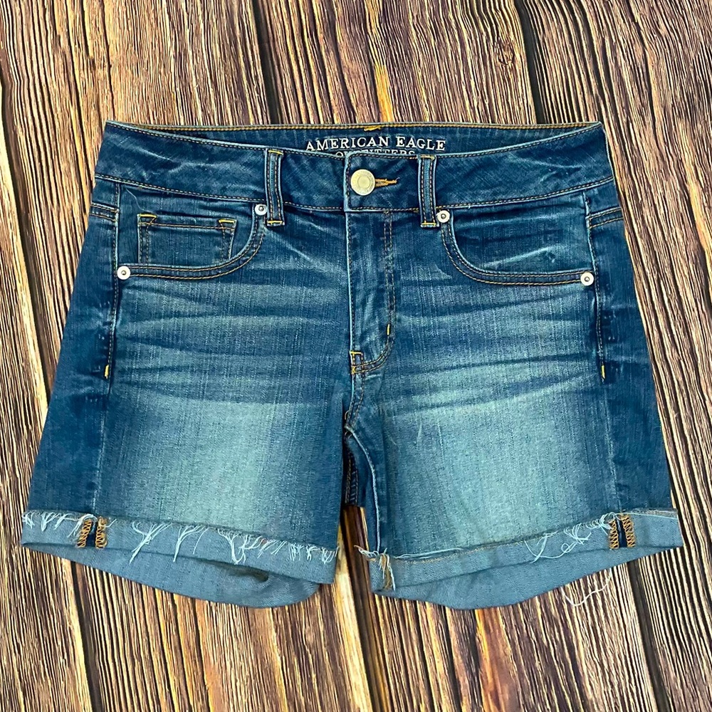 American Eagle Women’s Midi Super Stretch Shorts
